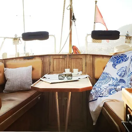 Sailboat, Do-minus Design Retreat & Locarno