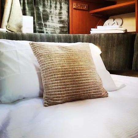 Sailboat, Do-minus Design Retreat &