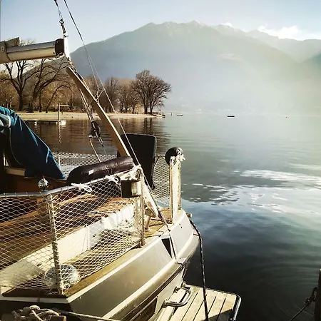 Hotel na wodzie Winga Sailboat, Do-minus Design Retreat & Locarno