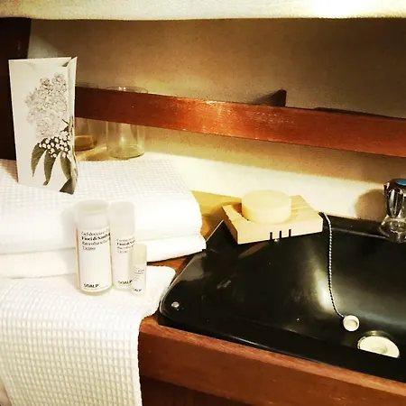 Sailboat, Do-minus Design Retreat & 船屋 洛迦诺