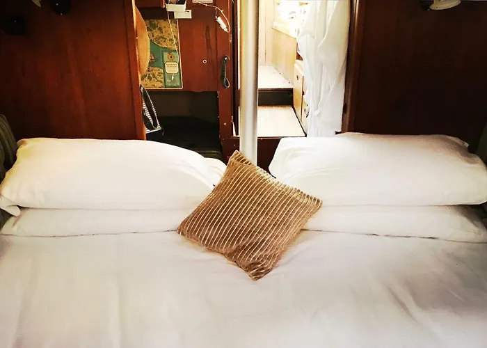 Sailboat, Do-minus Design Retreat & Botel *