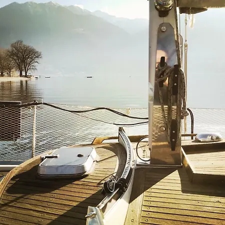 Winga Sailboat, Do-minus Design Retreat & Πλωτό κατάλυμα